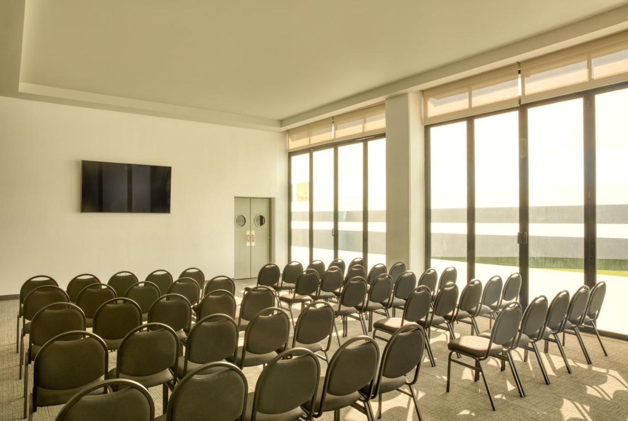 Fiesta Inn Guadalajara Aeropuerto Las Pintas Экстерьер фото